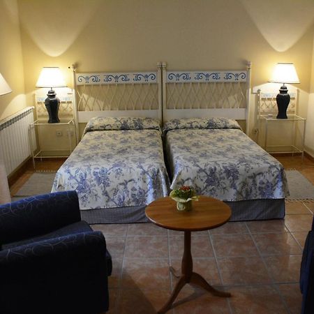 Hostal Rural Cumbres De Castilla Mandayona Exterior photo