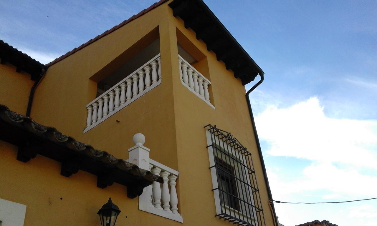 Hostal Rural Cumbres De Castilla Mandayona Exterior photo
