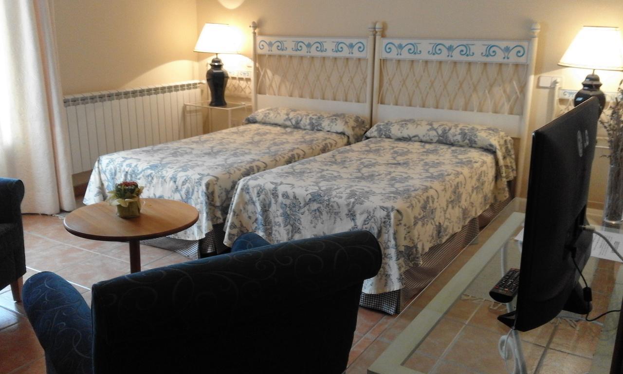 Hostal Rural Cumbres De Castilla Mandayona Exterior photo