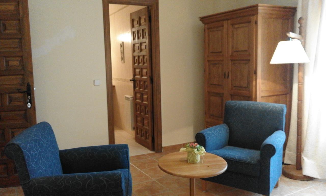 Hostal Rural Cumbres De Castilla Mandayona Exterior photo