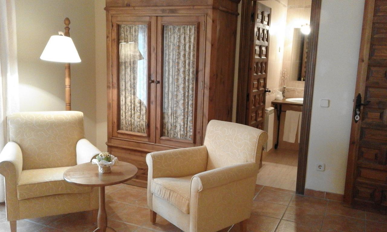 Hostal Rural Cumbres De Castilla Mandayona Exterior photo