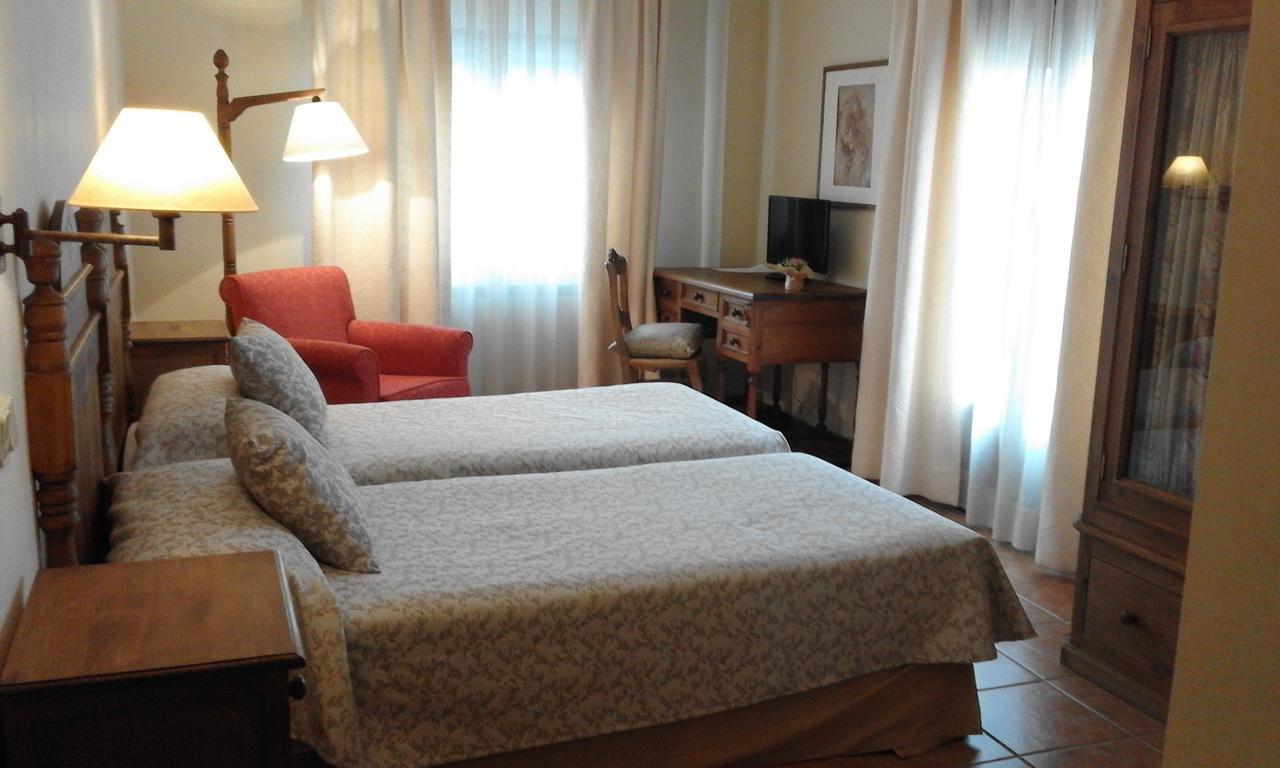Hostal Rural Cumbres De Castilla Mandayona Exterior photo