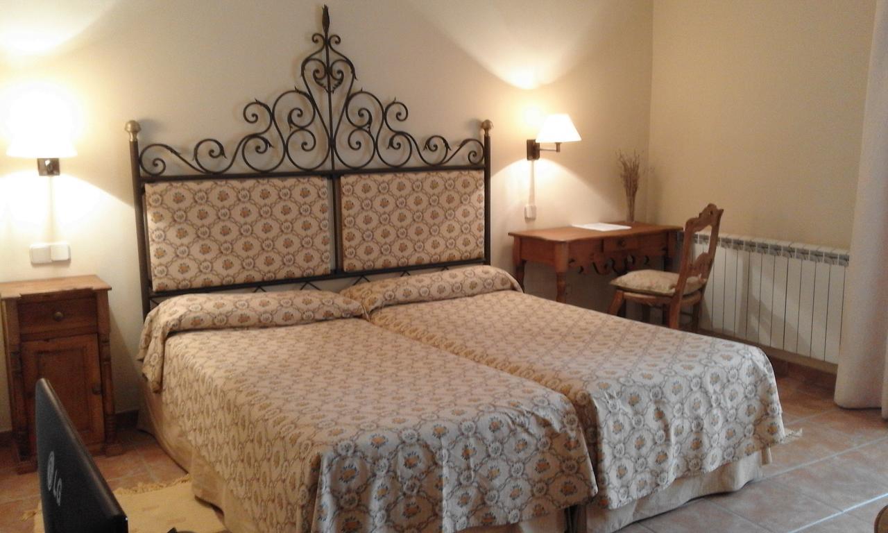 Hostal Rural Cumbres De Castilla Mandayona Exterior photo