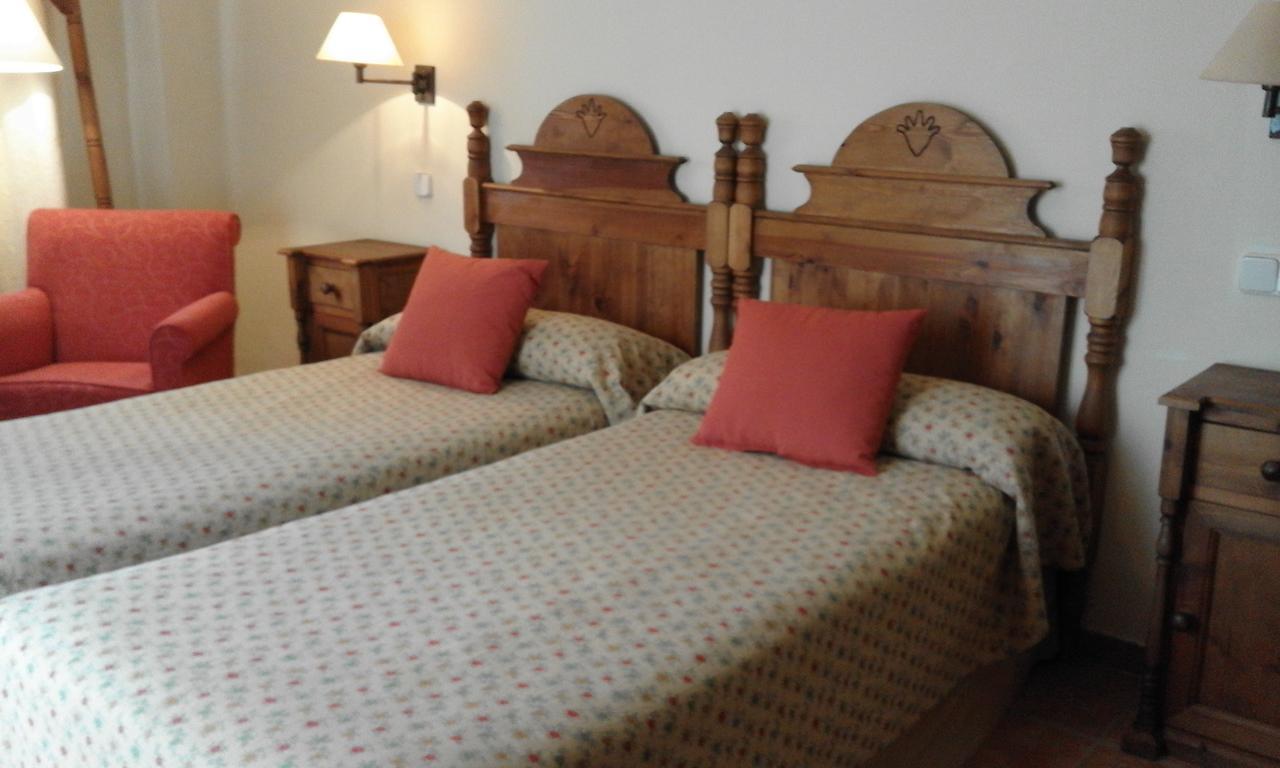 Hostal Rural Cumbres De Castilla Mandayona Exterior photo