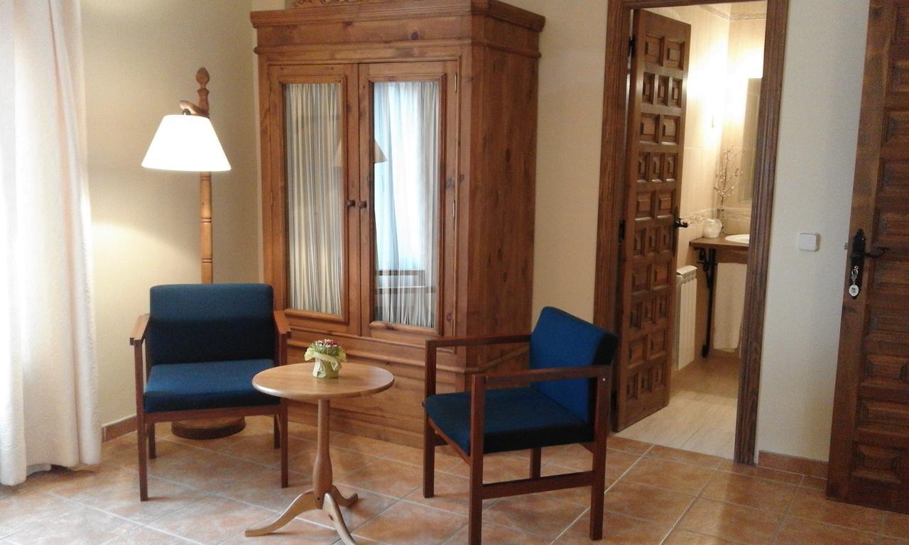 Hostal Rural Cumbres De Castilla Mandayona Exterior photo