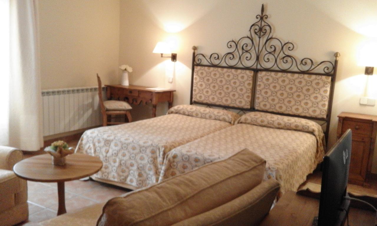 Hostal Rural Cumbres De Castilla Mandayona Exterior photo