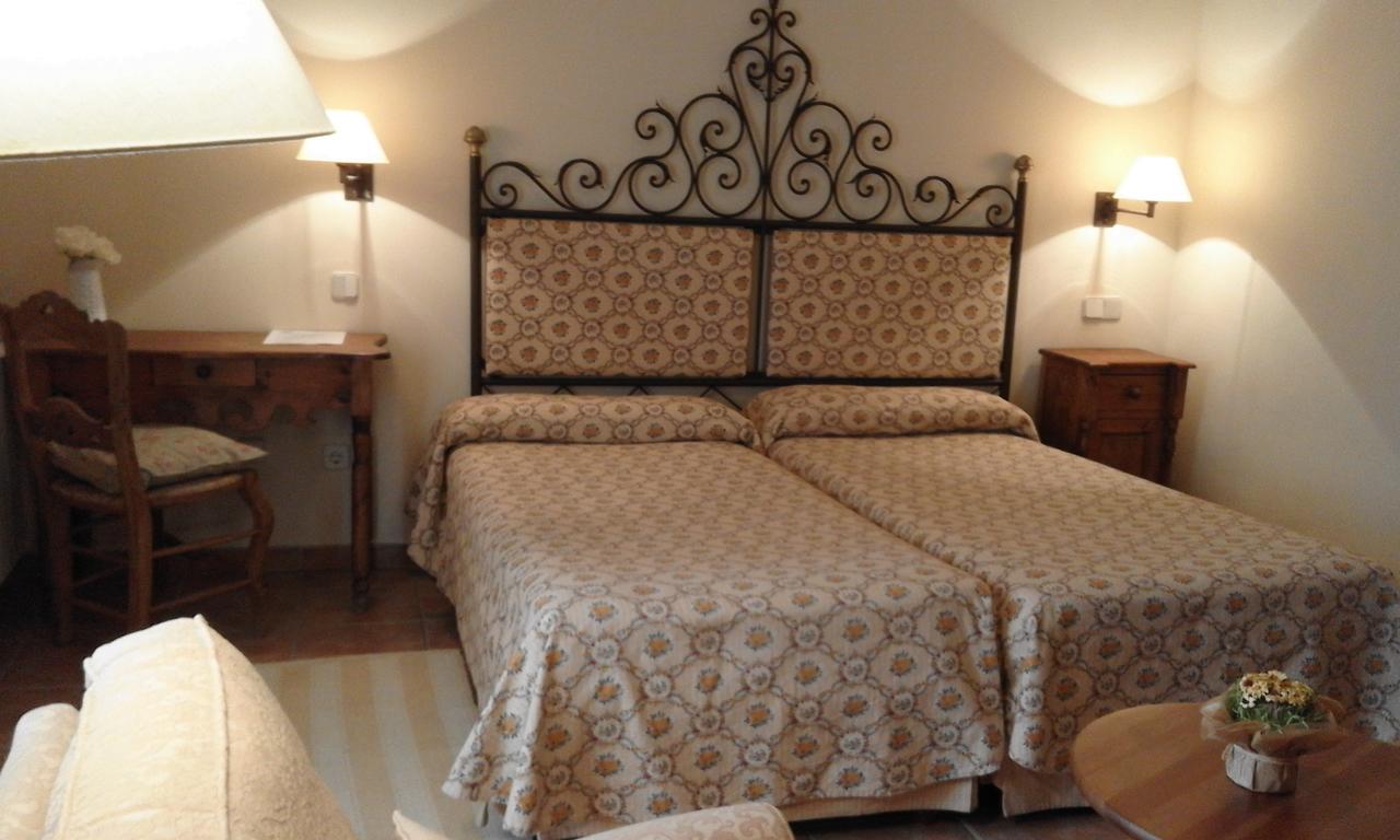 Hostal Rural Cumbres De Castilla Mandayona Exterior photo