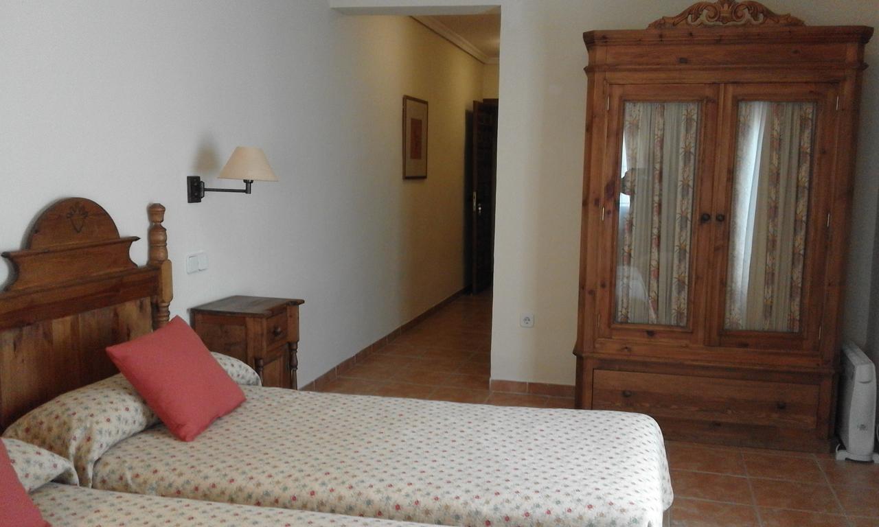 Hostal Rural Cumbres De Castilla Mandayona Exterior photo