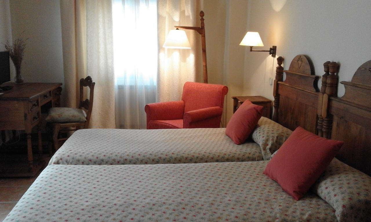Hostal Rural Cumbres De Castilla Mandayona Exterior photo