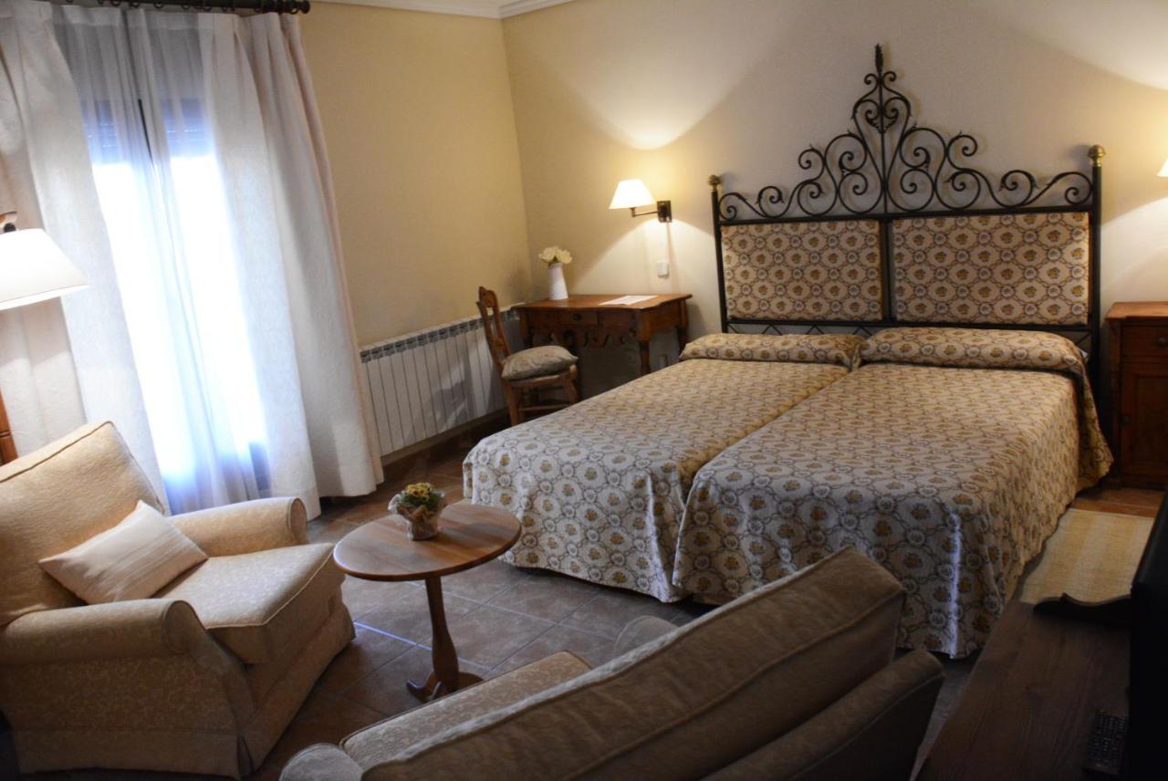 Hostal Rural Cumbres De Castilla Mandayona Exterior photo