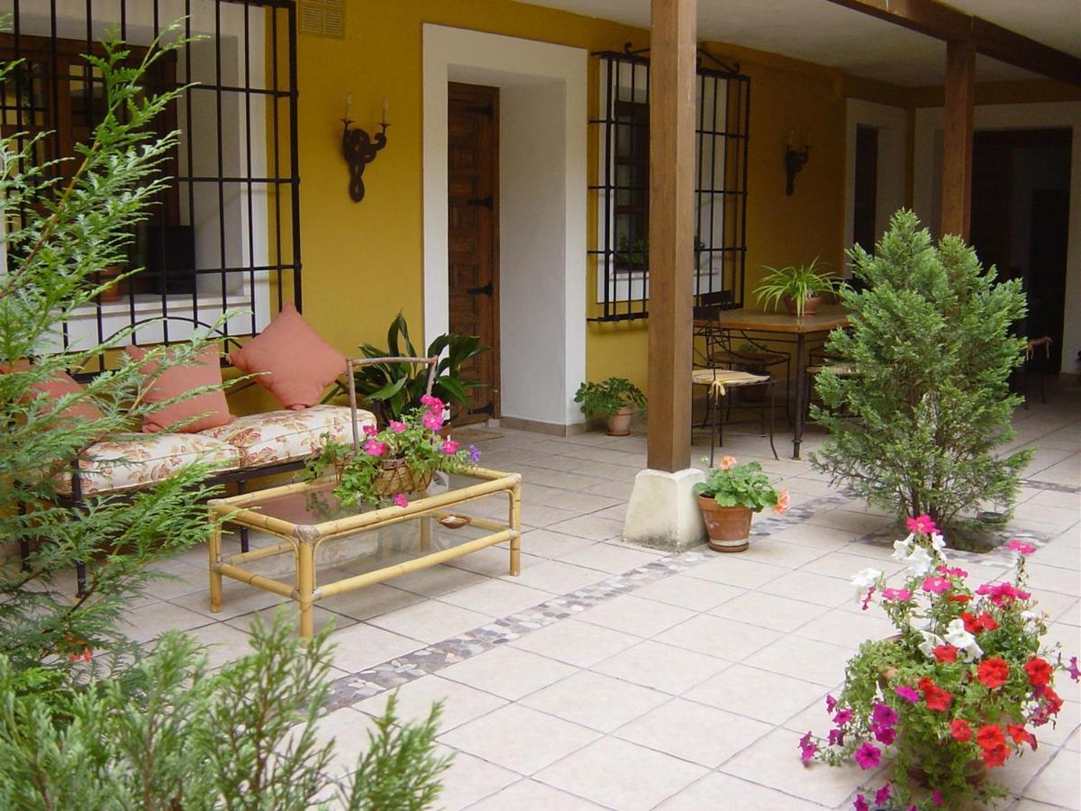 Hostal Rural Cumbres De Castilla Mandayona Exterior photo